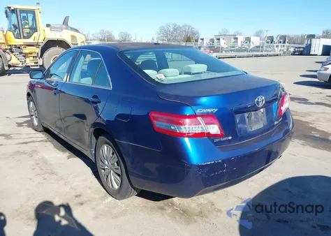 2010 Toyota Camry Le z USA, uszkodzony, nr VIN 4T1BF3EKXAU550833